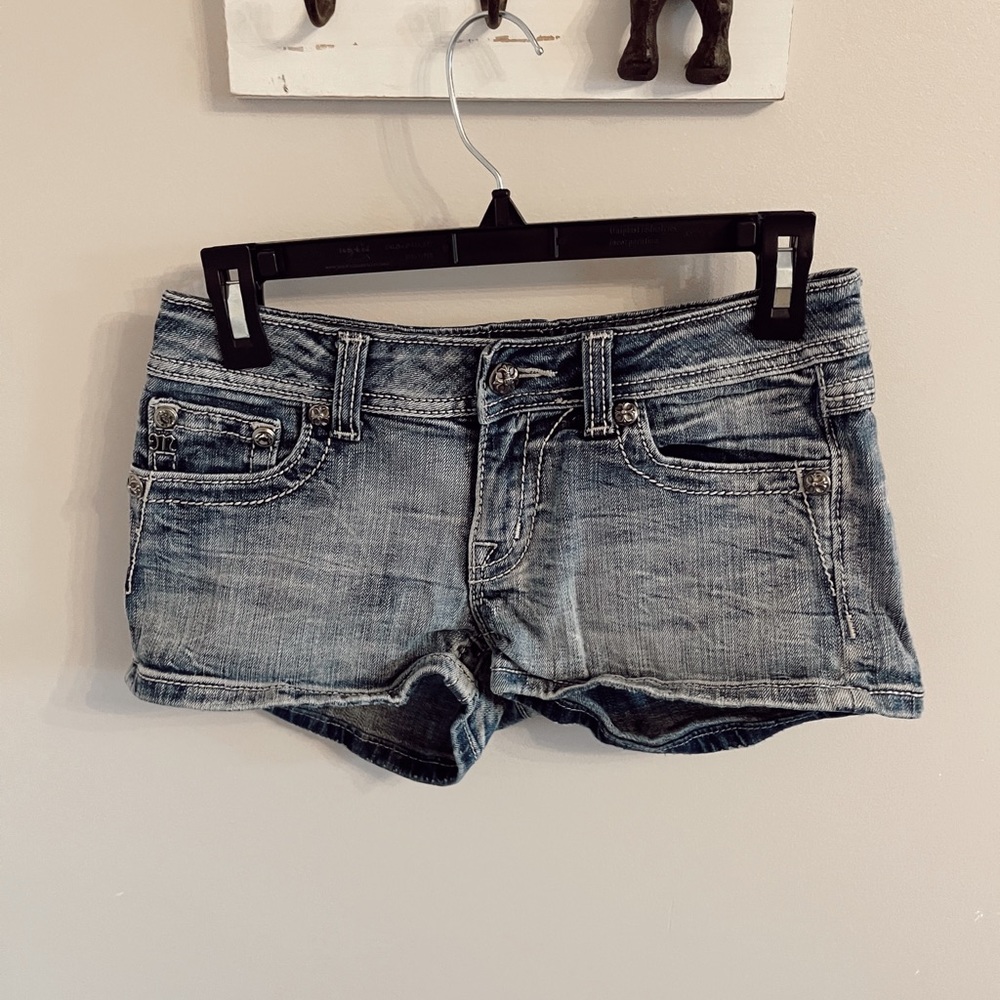 Miss Me Buckle shorts